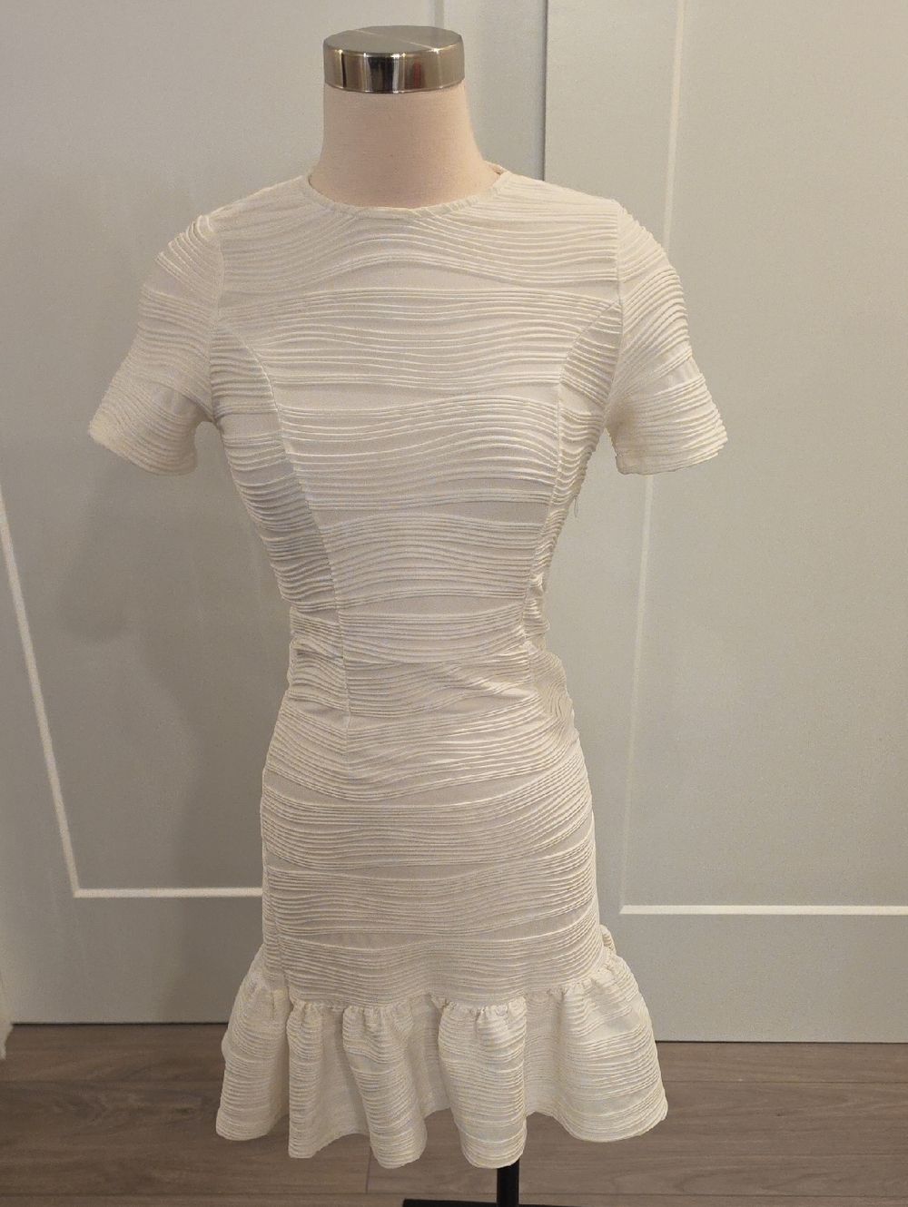 Opening Ceremony Creamy white Textured flounce-Hem Dress size S new with tags